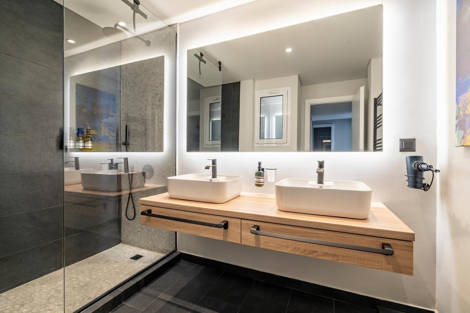 Apartment Blue Lux Penthouse 2br 2ba With Skyline Terrace, Near Kolonaki *