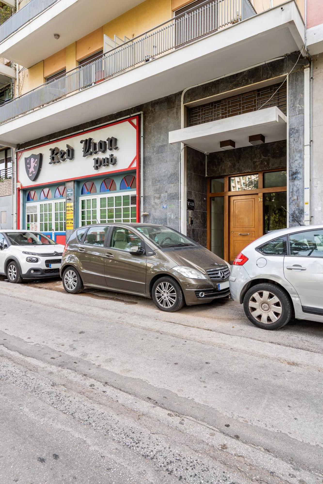 Blue Lux Penthouse 2br 2ba With Skyline Terrace, Near Kolonaki *