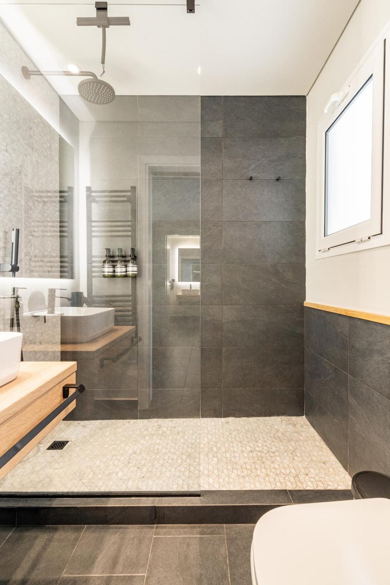 Blue Lux Penthouse 2br 2ba With Skyline Terrace, Near Kolonaki Athens