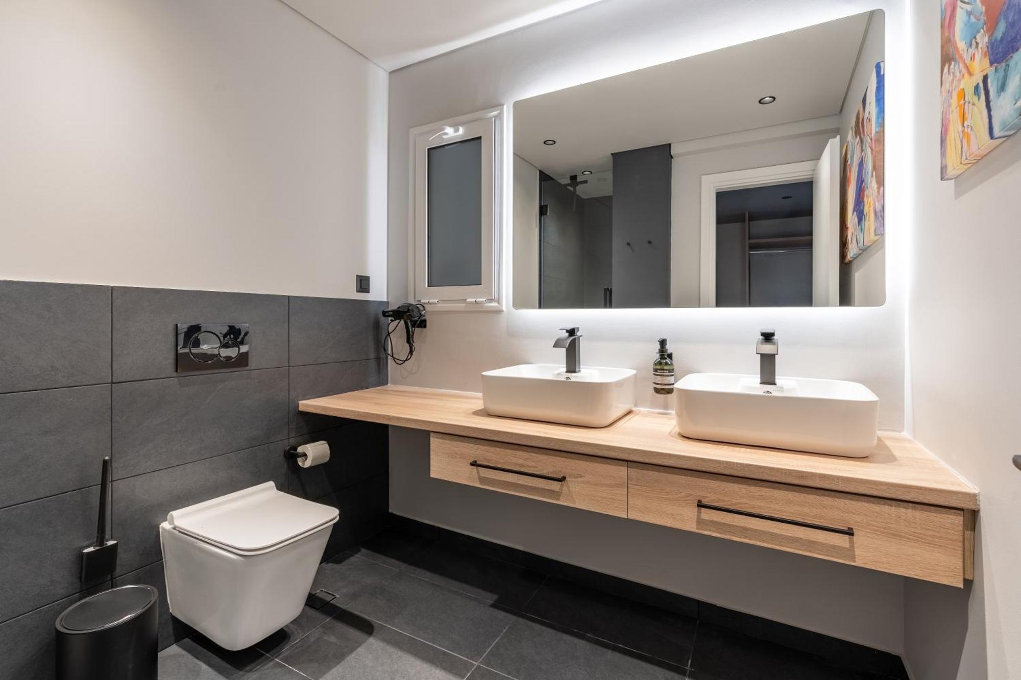 Blue Lux 2br 2ba With Skyline View, Near Kolonaki Atenas