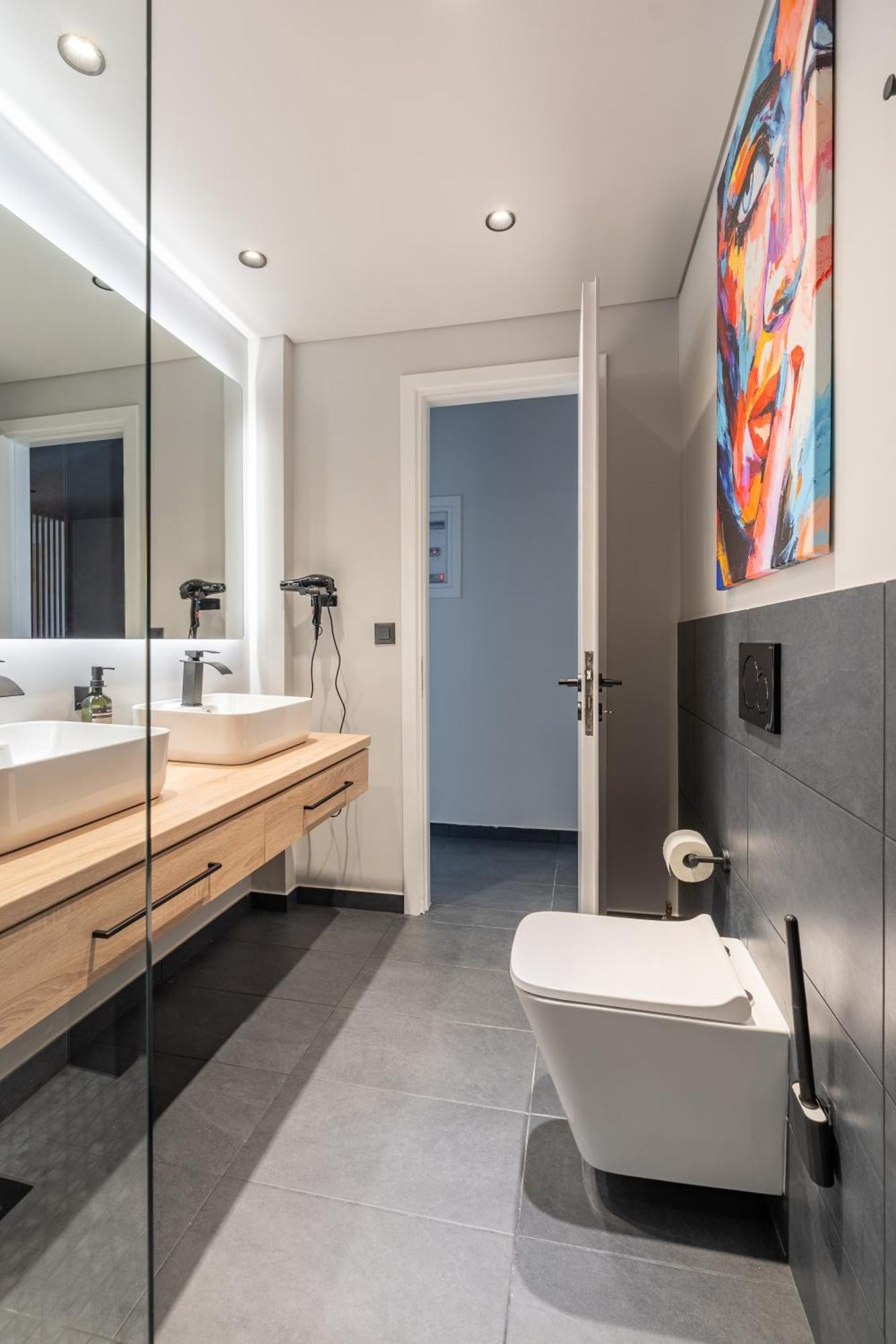 Blue Lux 2br 2ba With Skyline View, Near Kolonaki דירה *