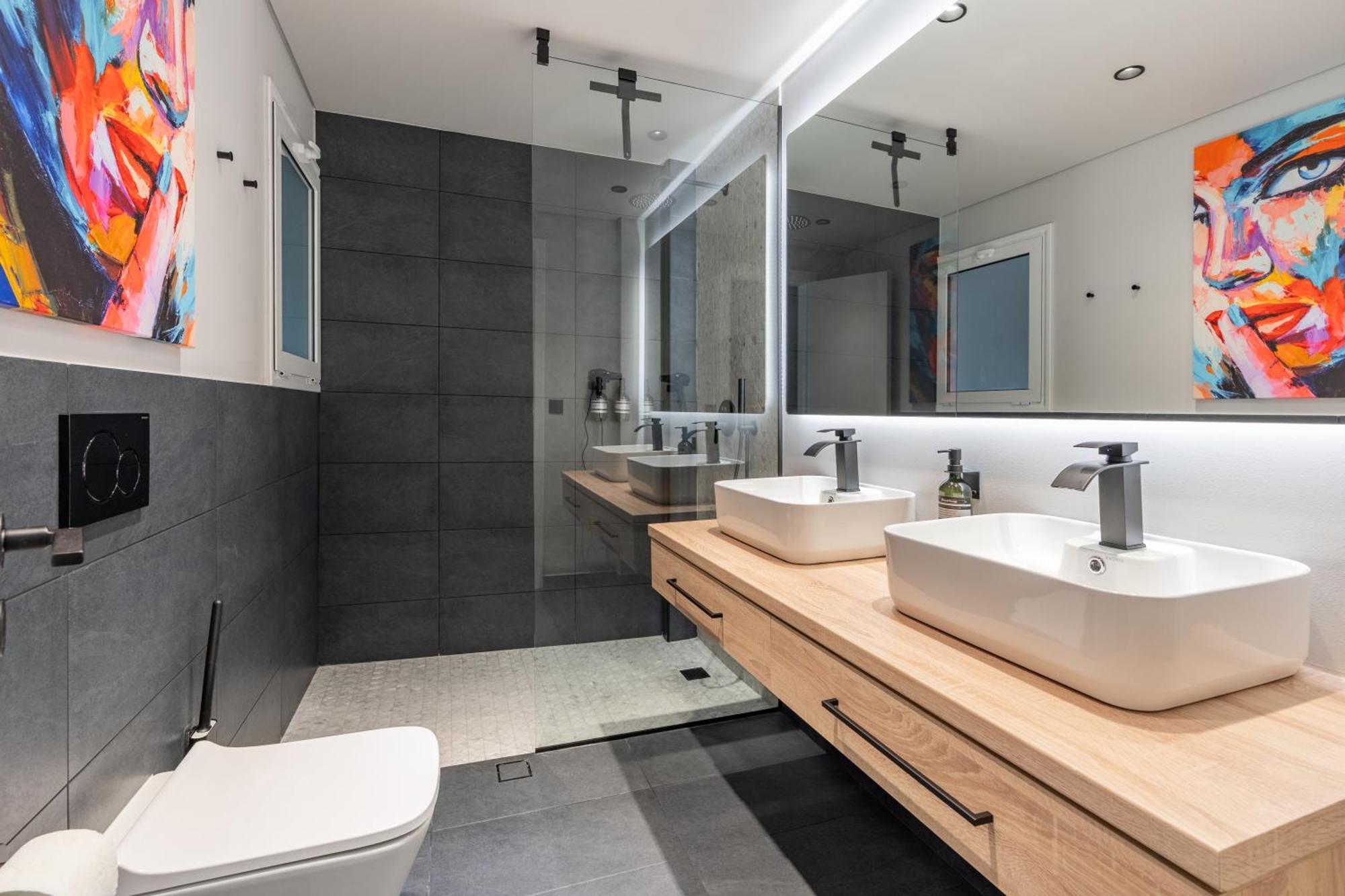 Blue Lux 2br 2ba With Skyline View, Near Kolonaki *